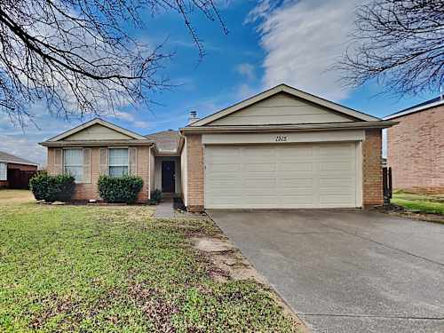 1915 Berkeley Dr, Glenn Heights, TX, 75154 | Invitation Homes