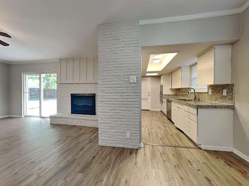 Western House 特別版 シーズンズグリーティング 721 Westover, Richardson, TX, 75080 | Invitation Homes
