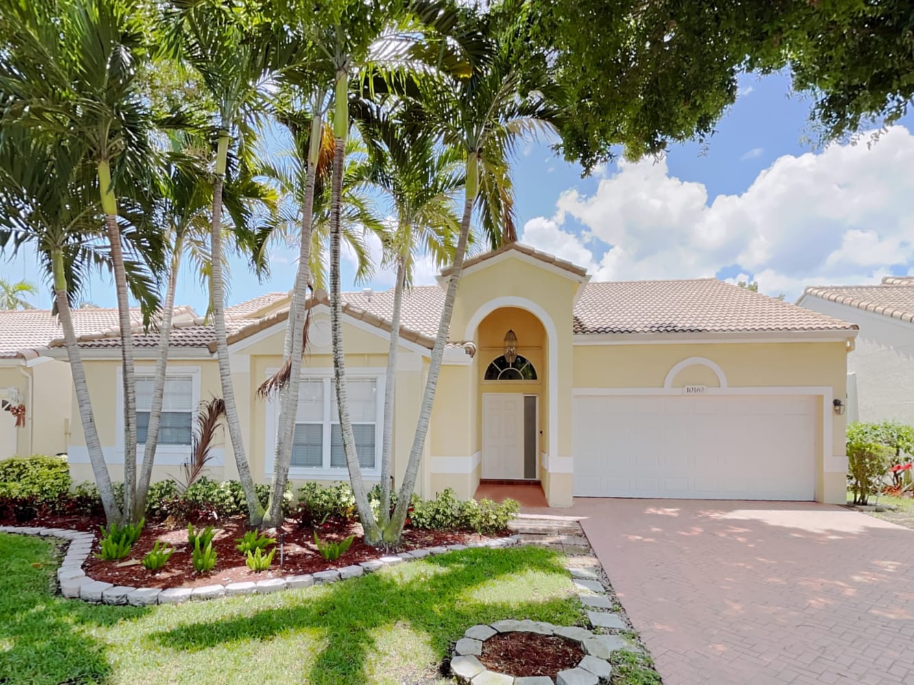 3-Bed House for Rent - 10162 Aspen Way, Palm Beach Gardens, FL