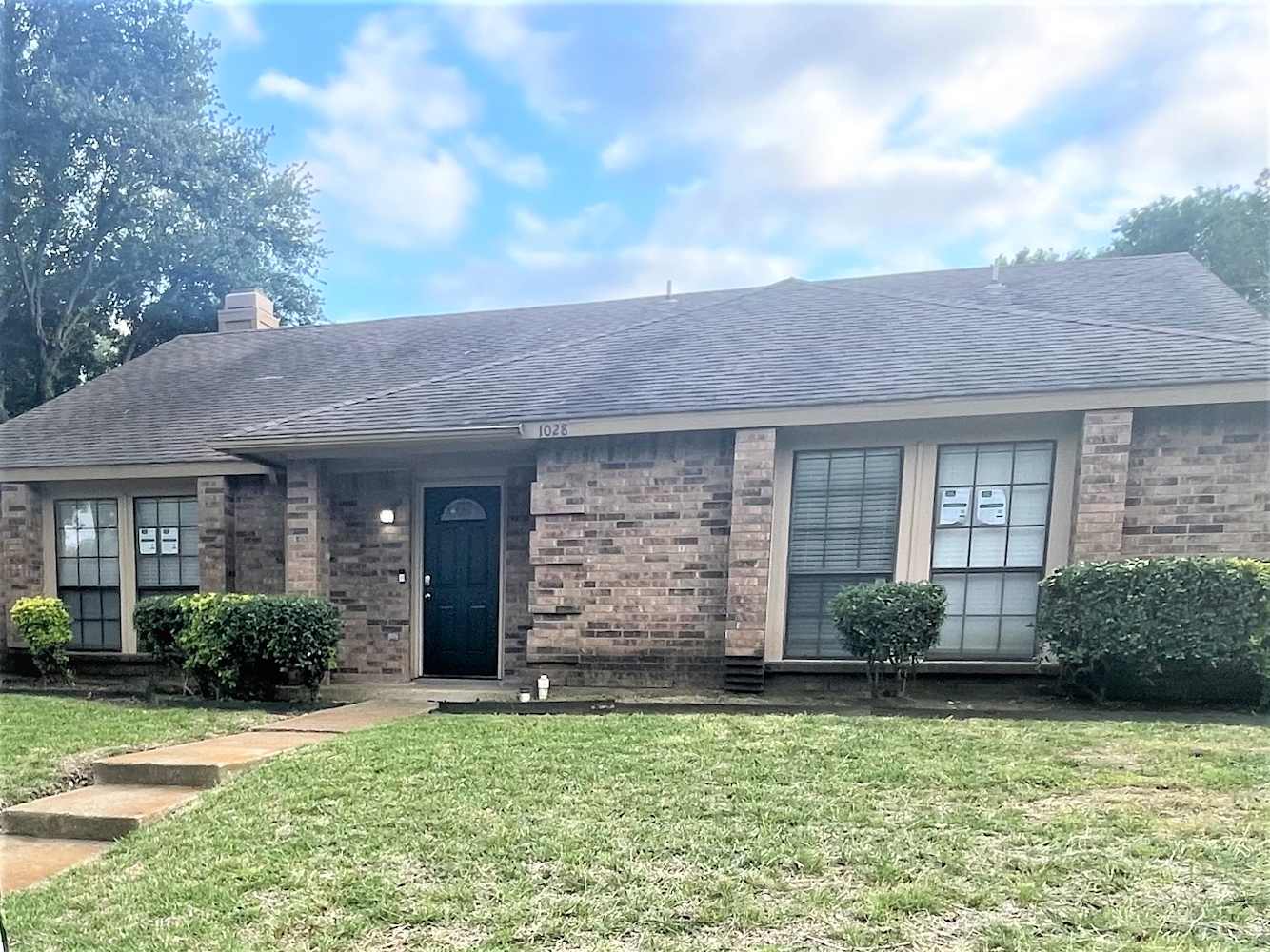 3-Bed House for Rent - 1028 Twin Falls Dr, Desoto, TX