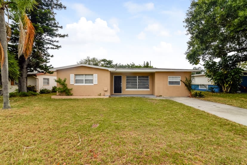 3-Bed House for Rent - 10771 63rd Ave, Seminole, FL