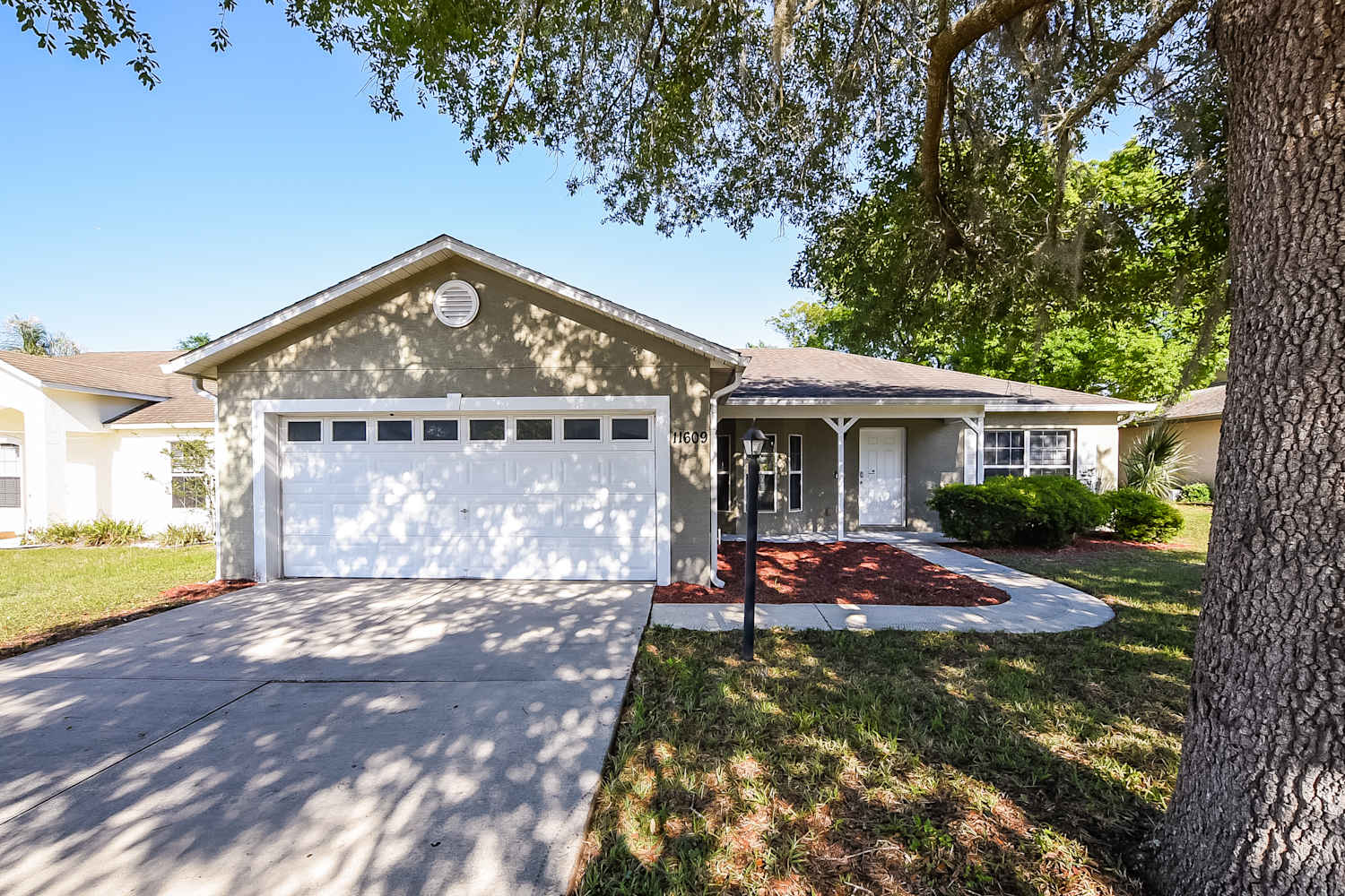 3-Bed House for Rent - 11609 Lake Dr, Leesburg, FL