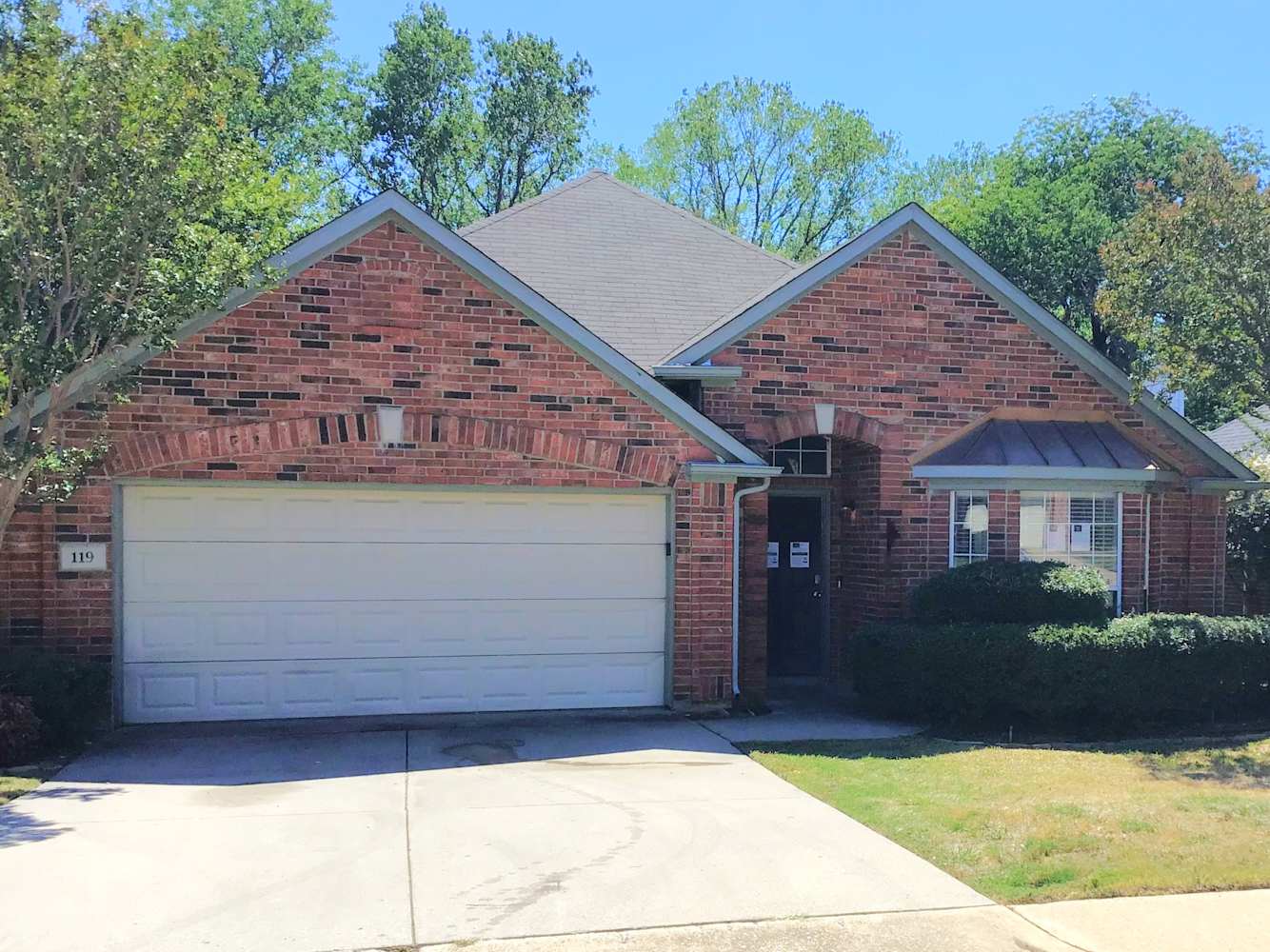 3-Bed Home at 121 Julian Dr, Rockwall