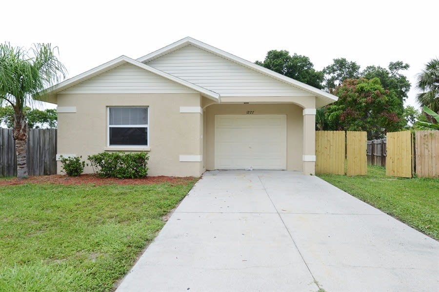 3-Bed House for Rent - 1227 Dr Martin Luther King Jr Pl, Palmetto, FL