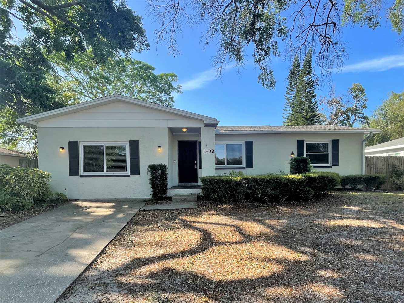 3-Bed Home in null, Tarpon Springs