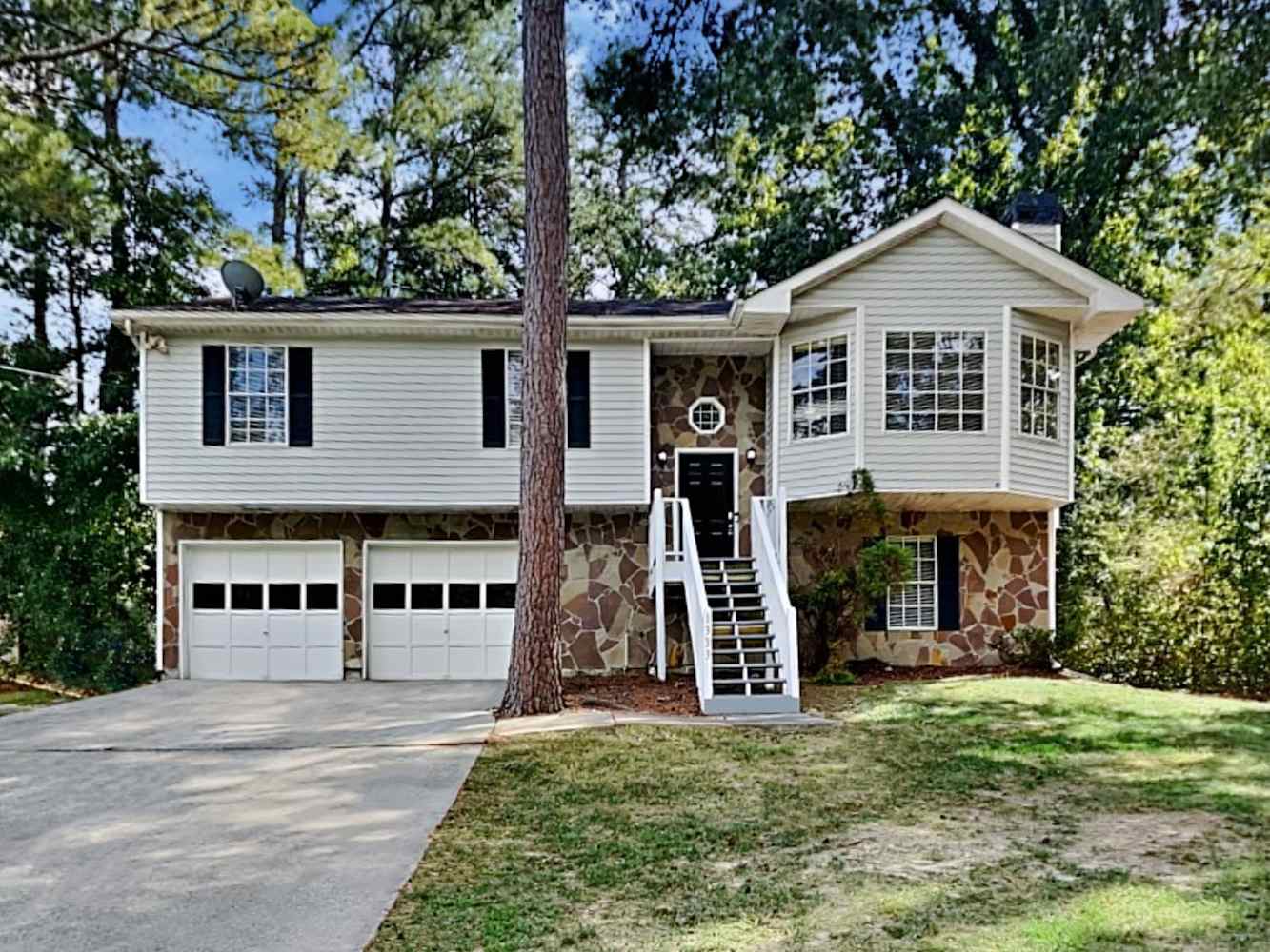 4-Bed Home at 1335 Regal Heights Dr, Lithonia