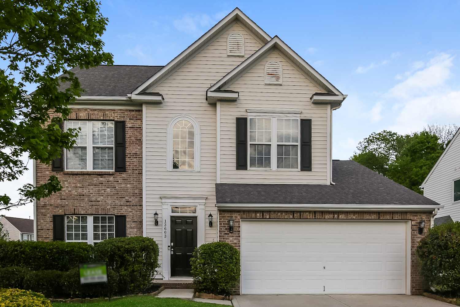 4-Bed Home at 13605 Sunrise View Dr, Charlotte