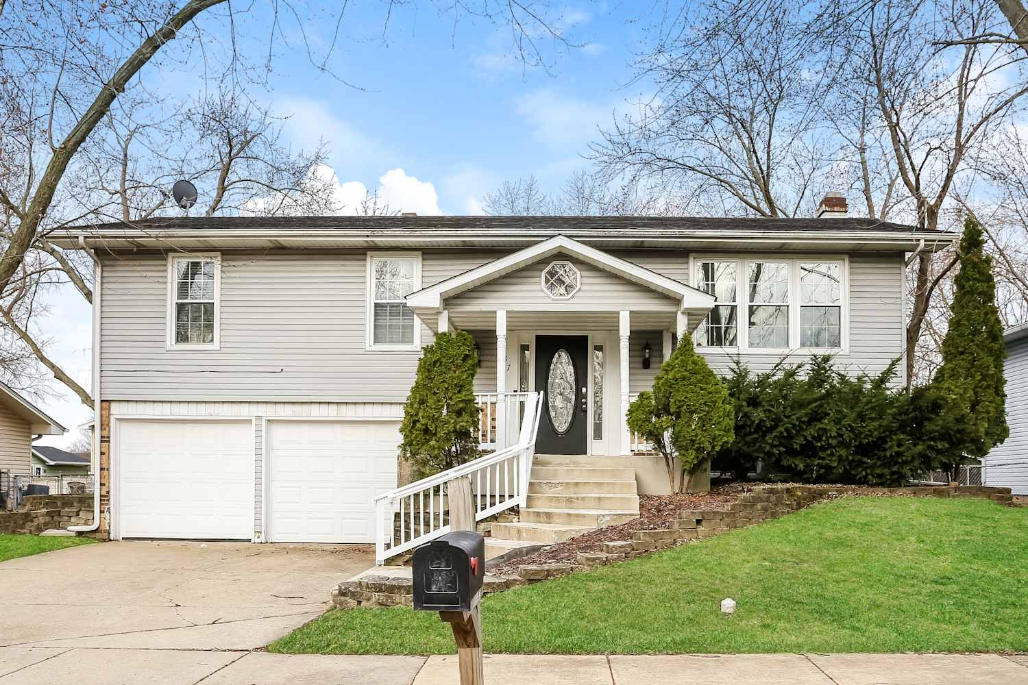 3-Bed House for Rent - 137 Mayfield Dr, Bolingbrook, IL