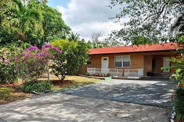 3-Bed Home at 1382 SW 26th Ter, Fort Lauderdale