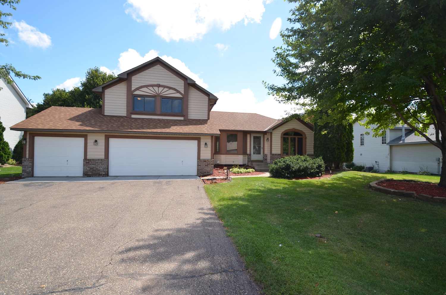 4-Bed Home at 15686 Cumberland Ave W, Rosemount