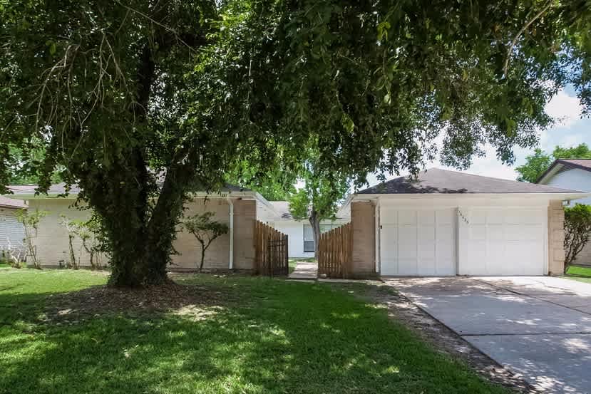 3-Bed Home at 16225 Barcelona Dr, Friendswood