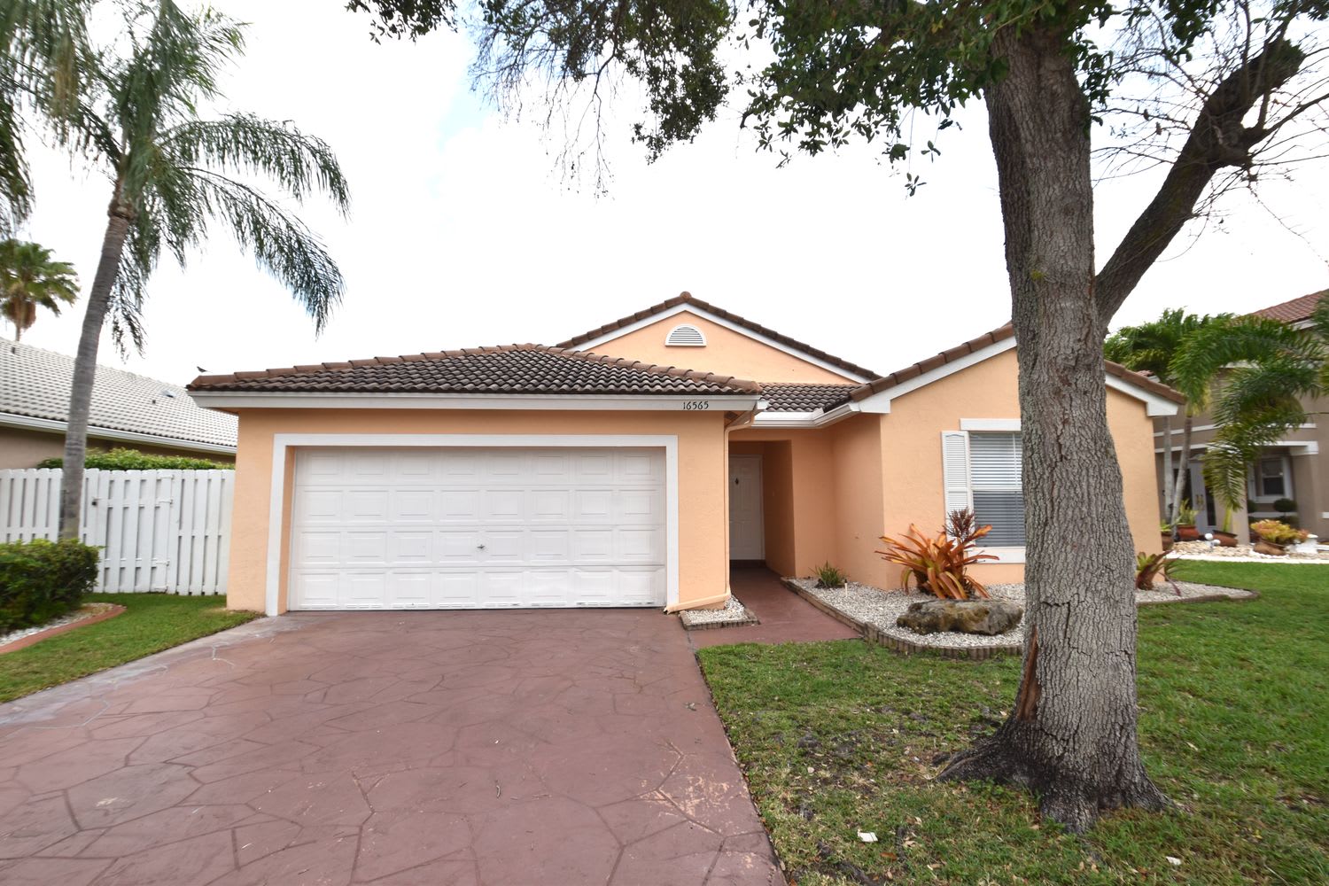 3-Bed House for Rent - 16565 NW 6th St, Pembroke Pines, FL