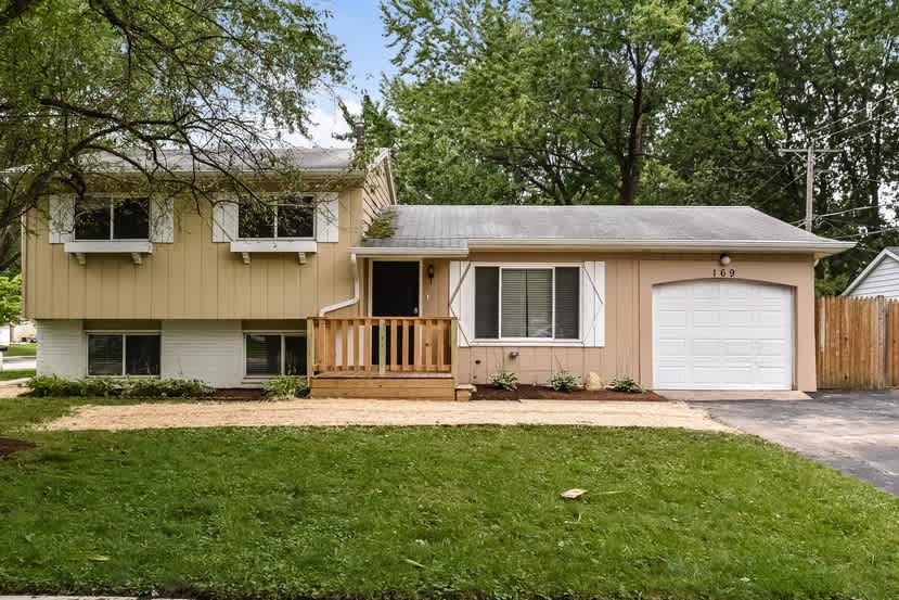 3-Bed House for Rent - 169 Bedford Rd, Bolingbrook, IL