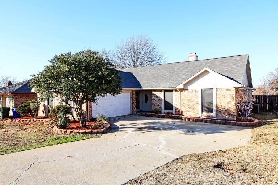 3-Bed House for Rent - 1717 Brighton Dr, Carrollton, TX