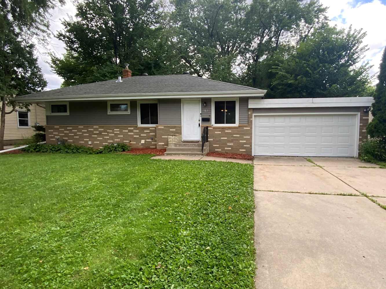 3-Bed Home at 1871 Oxford St N, Roseville