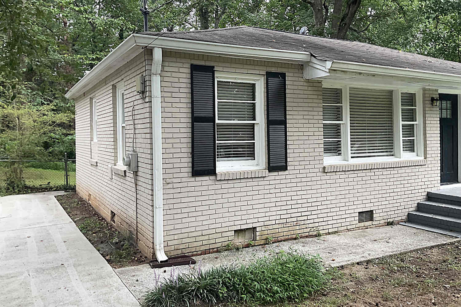 3 Bedroom House – 1963 Oak Valley Rd, Decatur, GA 30035