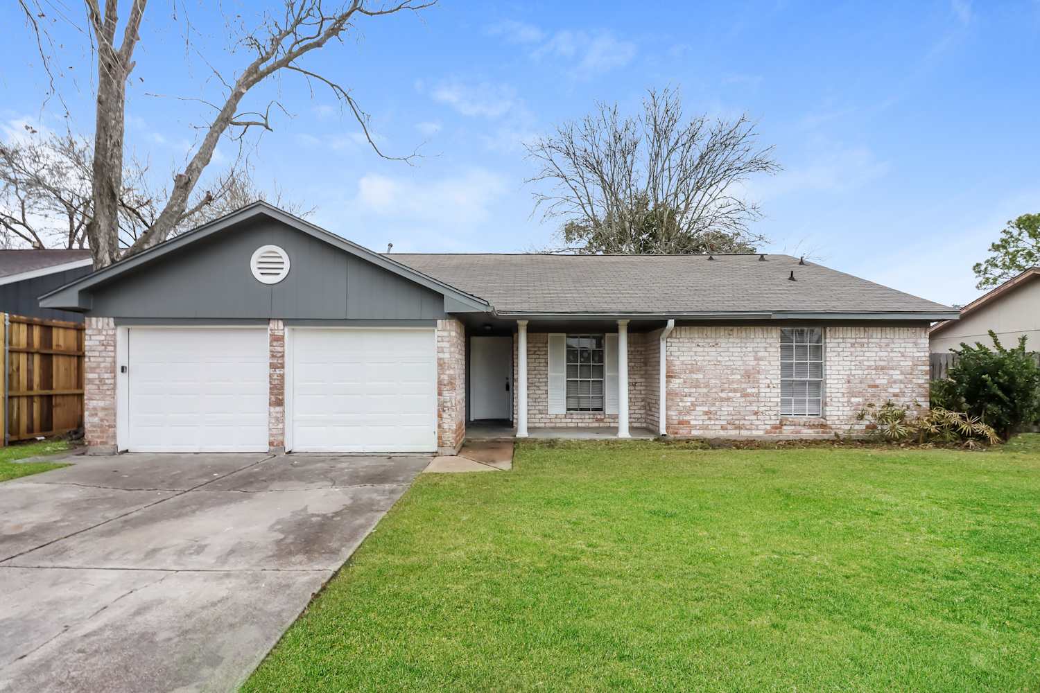 3-Bed Home at 2006 Kingsway Dr, League City