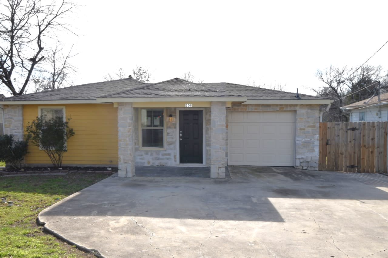 3-Bed House for Rent - 208 Ennis, Waxahachie, TX