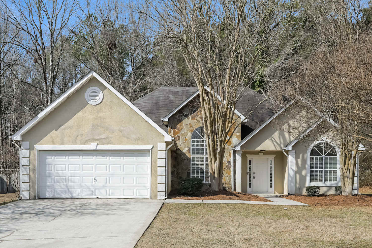 3-Bed House for Rent - 219 Lakeview Pl, Stockbridge, GA
