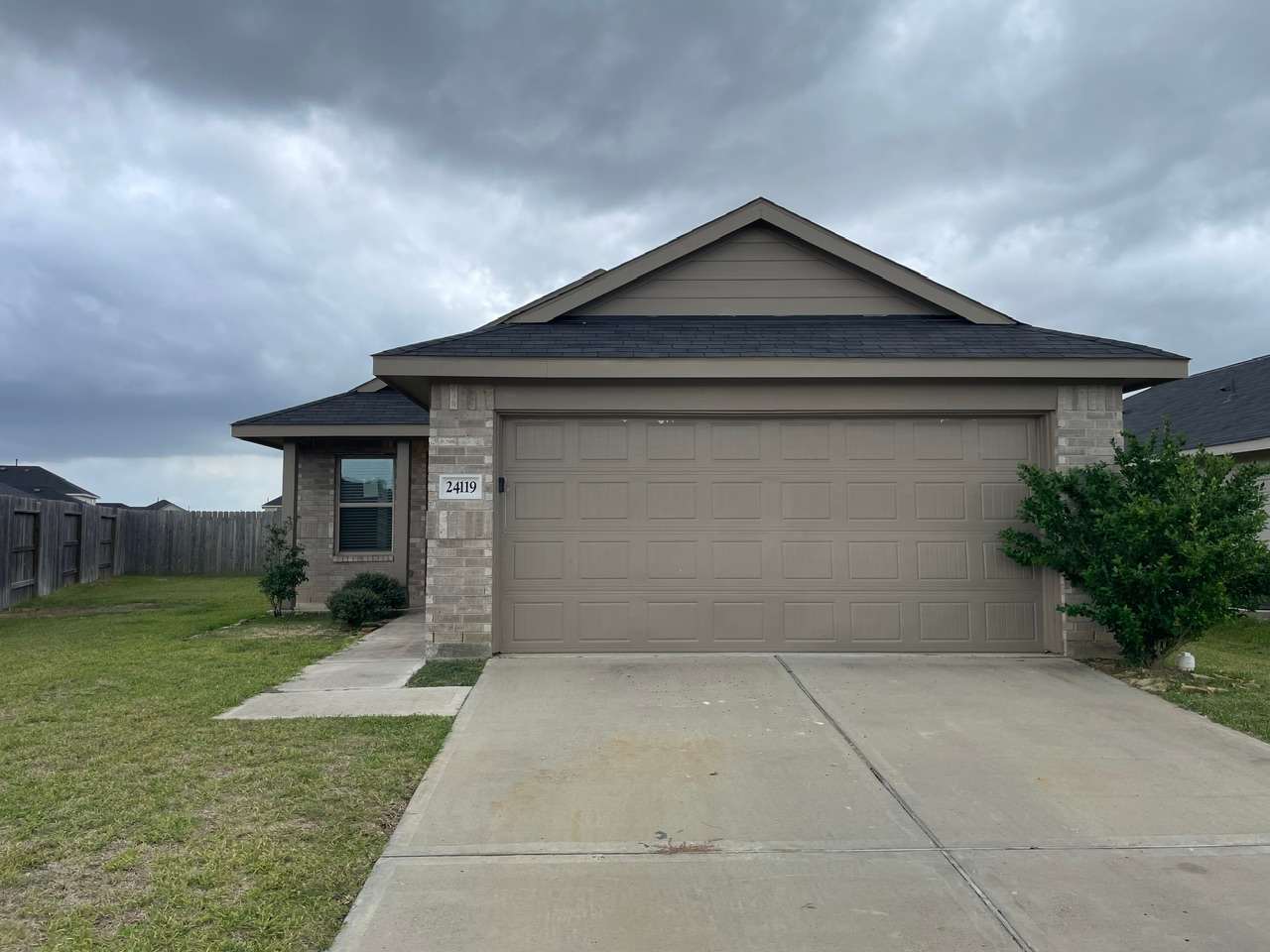 3 Bedroom House – 24119 Sundown View Ln, Hockley, TX 77447