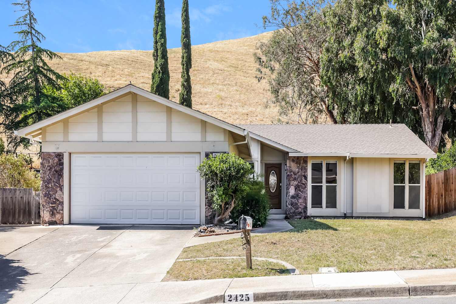 4-Bed House for Rent - 2425 Grimsby Dr, Antioch, CA