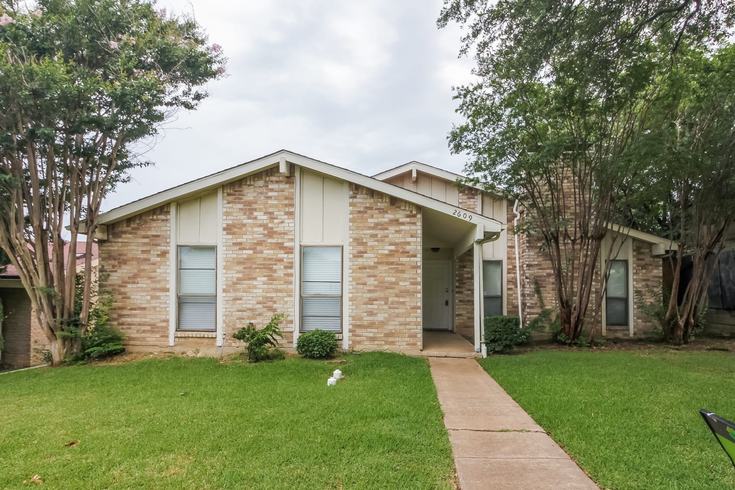 4-Bed House for Rent - 2609 Renwick Dr, Carrollton, TX