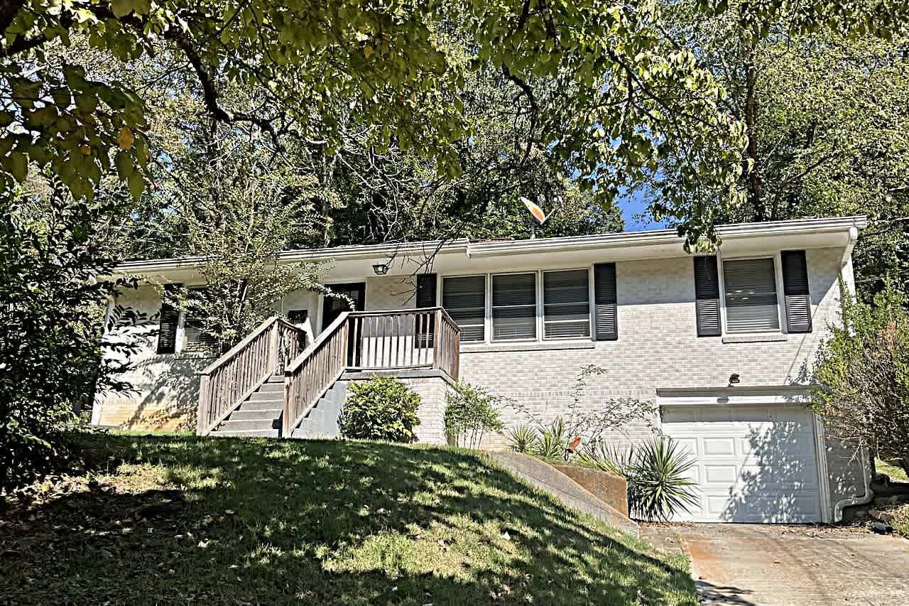 3 Bedroom House – 2816 Cloverhurst Dr, East Point, GA 30344