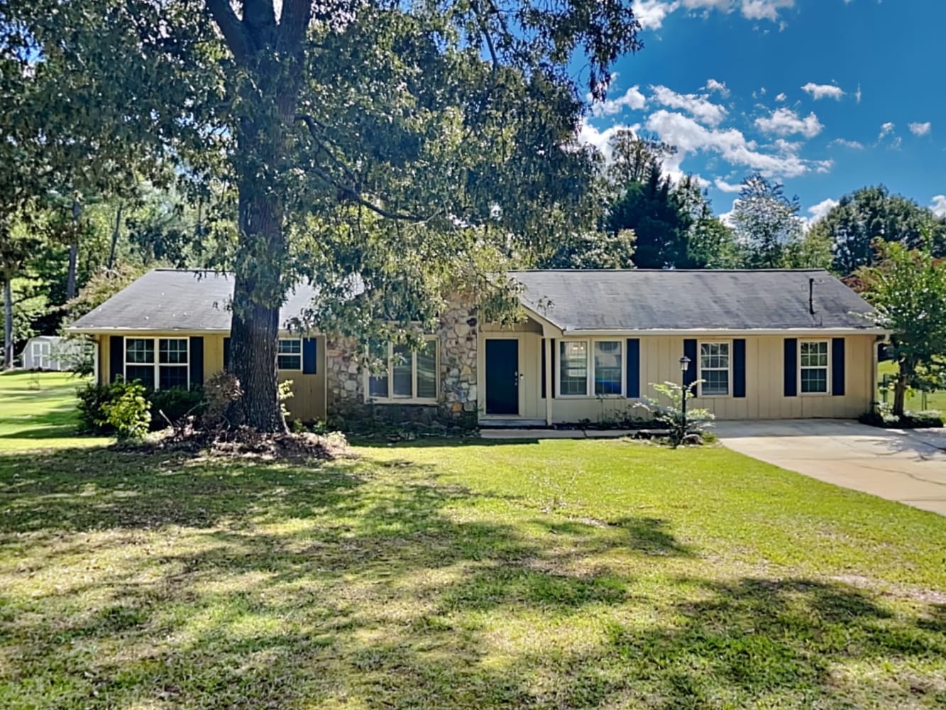 3-Bed House for Rent - 2907 Springlake Dr, Buford, GA
