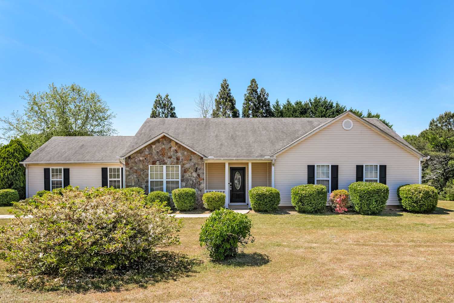 3-Bed Home at 2977 Hampton Valley Dr, Loganville
