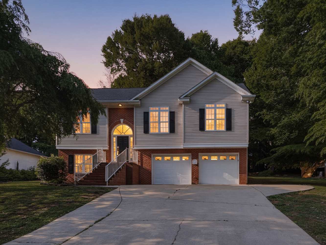 4-Bed Home at 320 Beacon Hills Dr, Gastonia