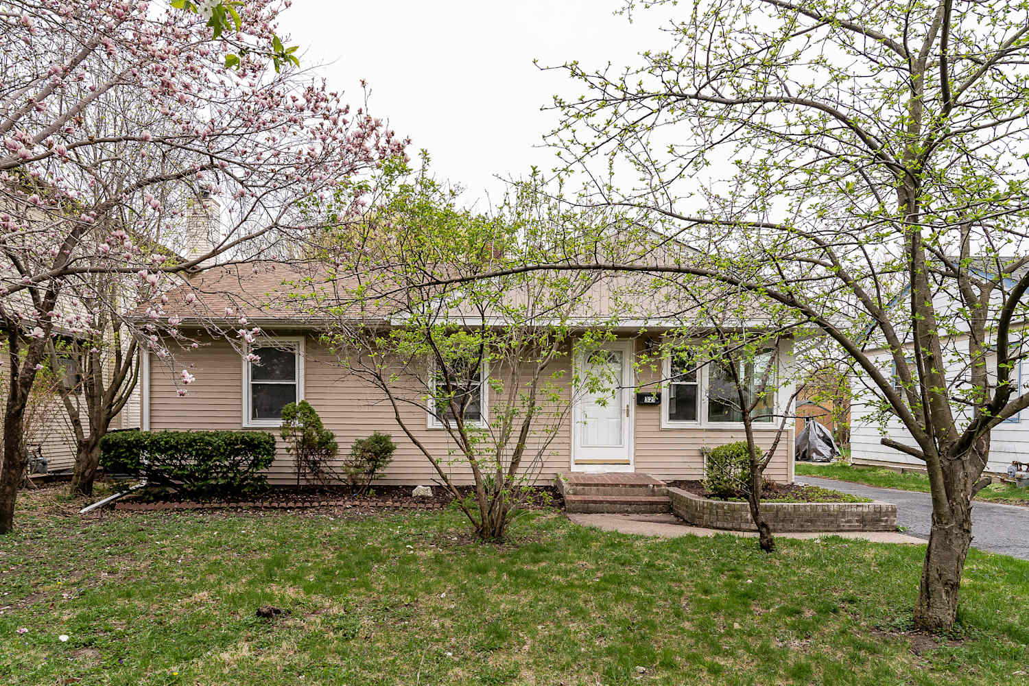 3-Bed Home at 323 S Yale Ave, Addison