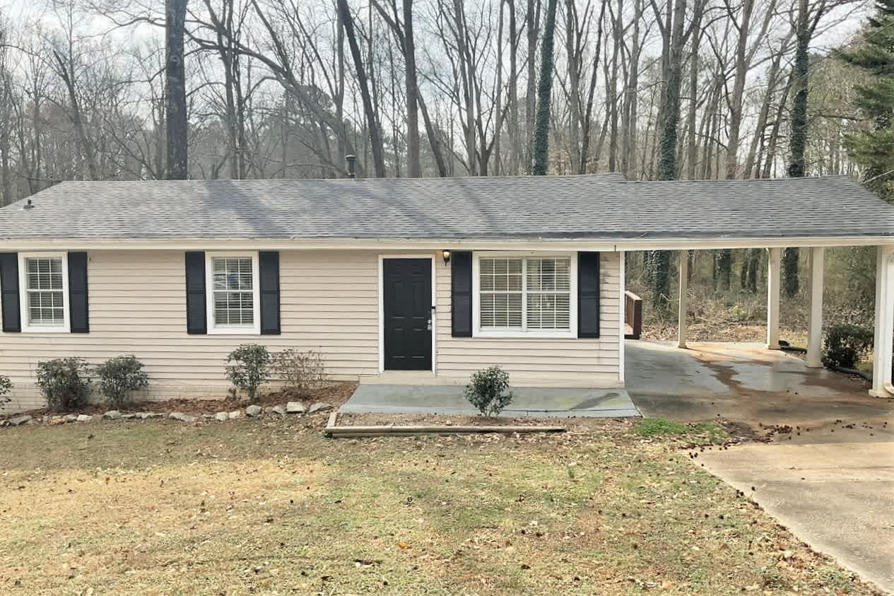 2-Bed Home at 3554 Meadowview Dr, Lithia Springs