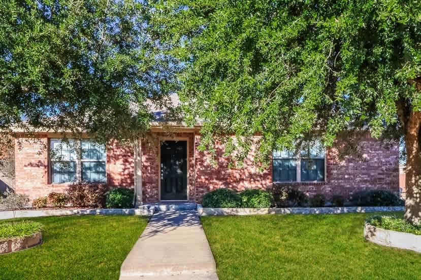 3-Bed Home at 3880 Pinebluff Ln, Rockwall