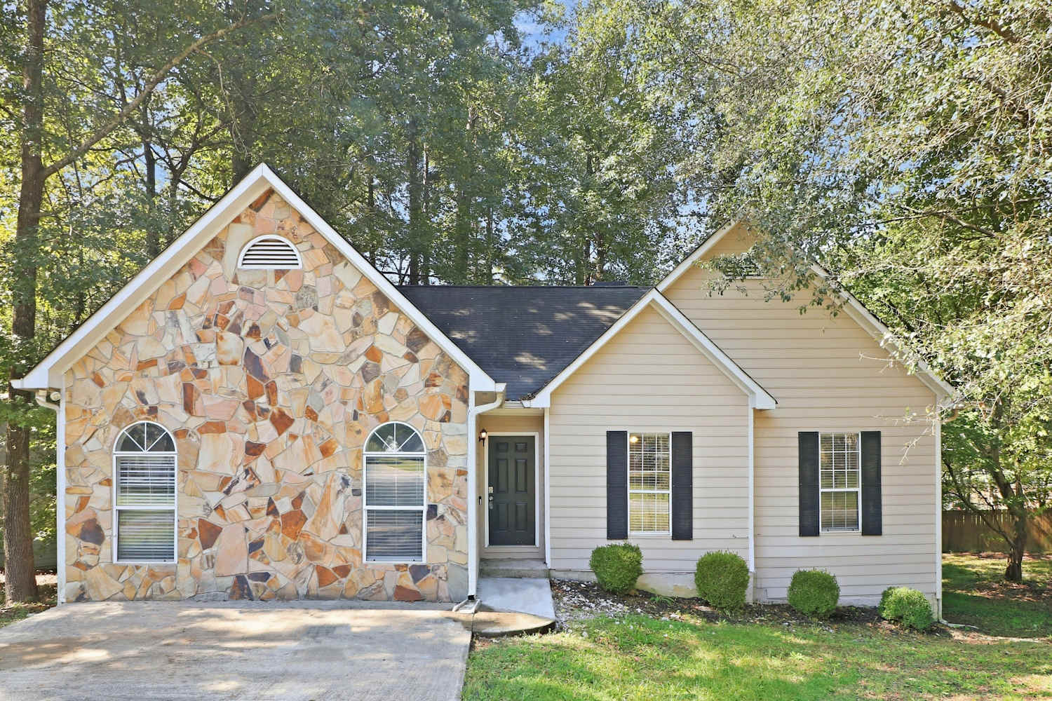 4 Bedroom House – 4032 Sharon Woods Dr, Powder Springs, GA 30127
