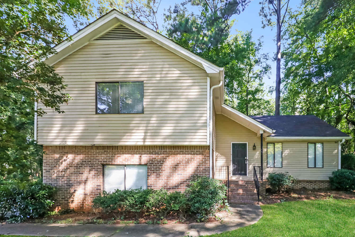 3 Bedroom House – 4223 King James Ct, Snellville, GA 30039