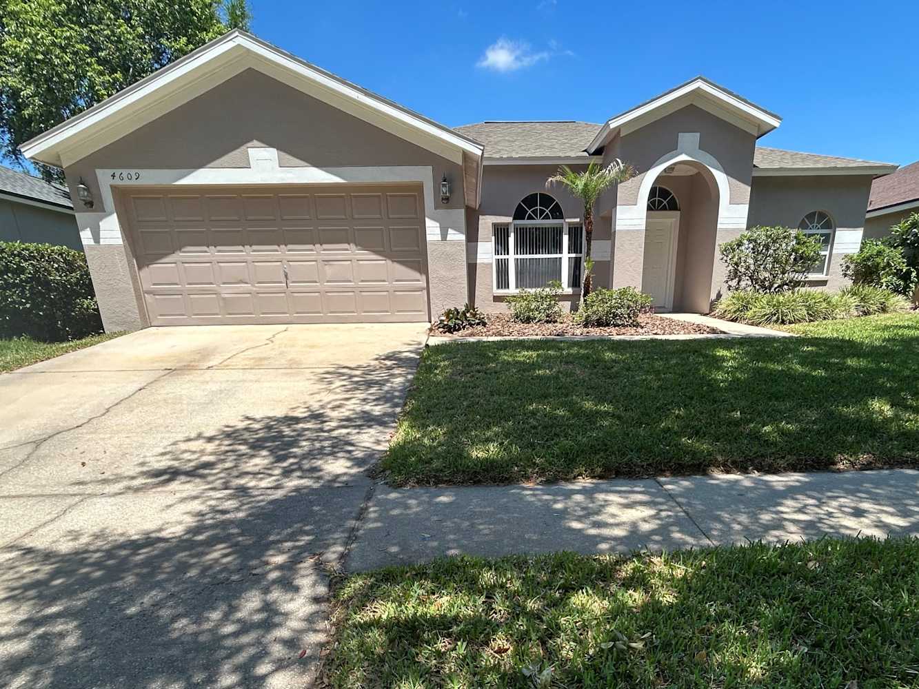 4-Bed House for Rent - 4609 Daventry Pl, Valrico, FL