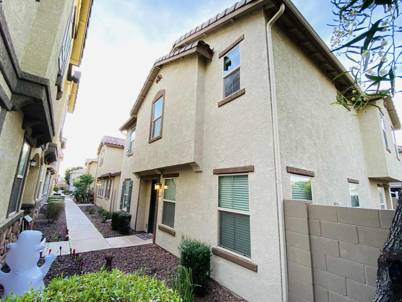 4-Bed Home at 498 N Ranger Trl, Gilbert