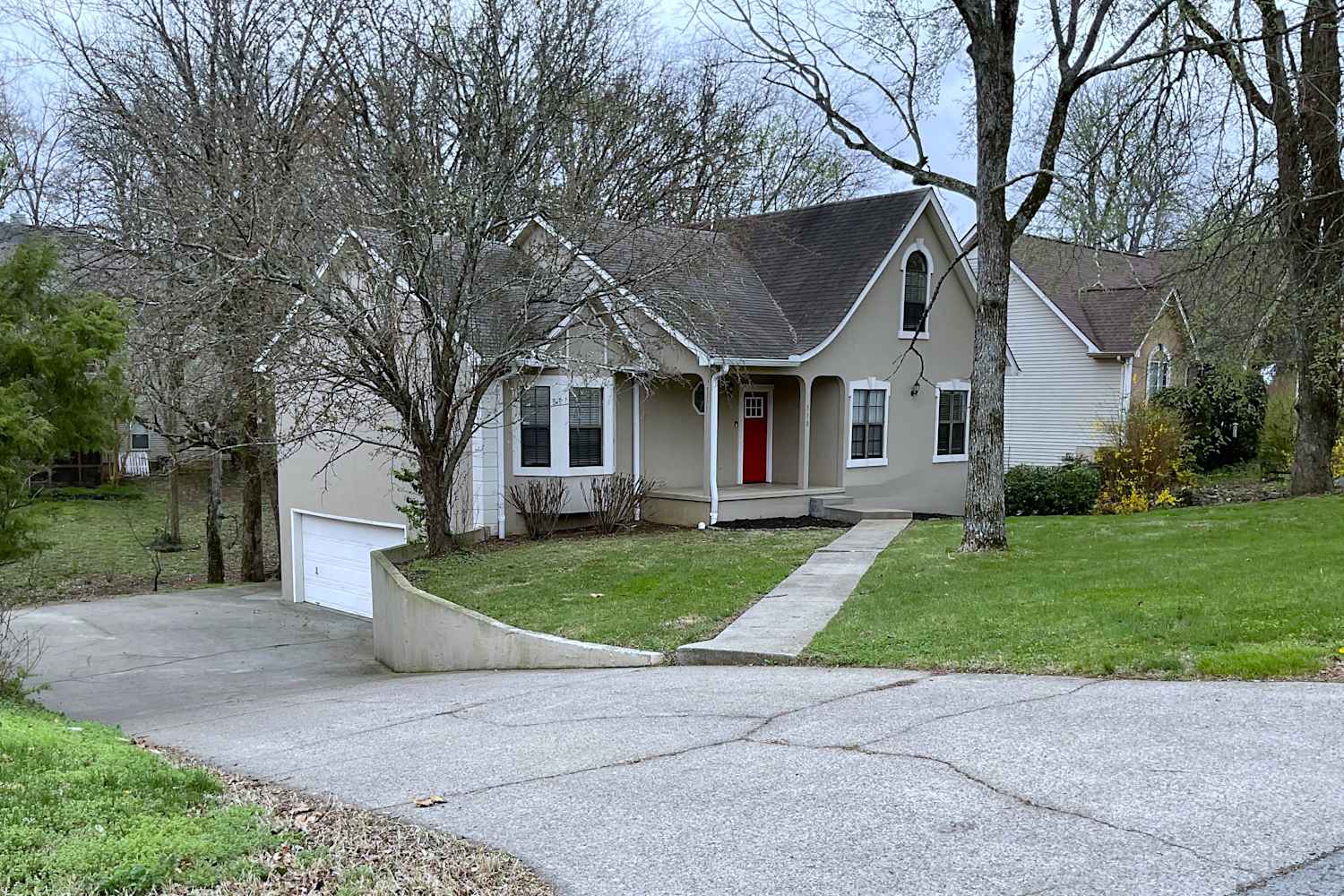 4-Bed Home at 520 Woodland Hills Dr, La Vergne