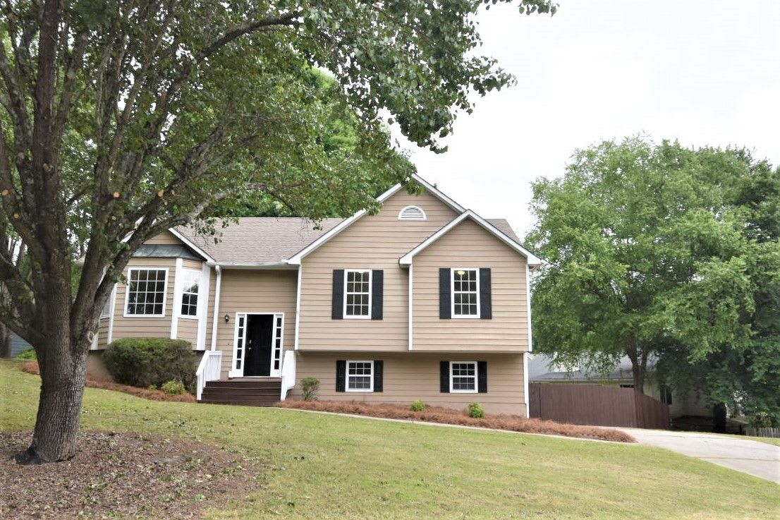 3-Bed House for Rent - 550 Elizabeth Hts, Sugar Hill, GA