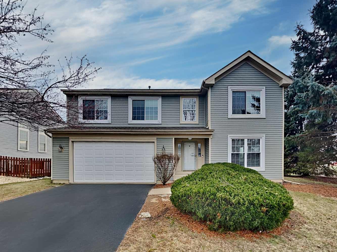 4-Bed Home at 5728 Breezeland Rd, Carpentersville
