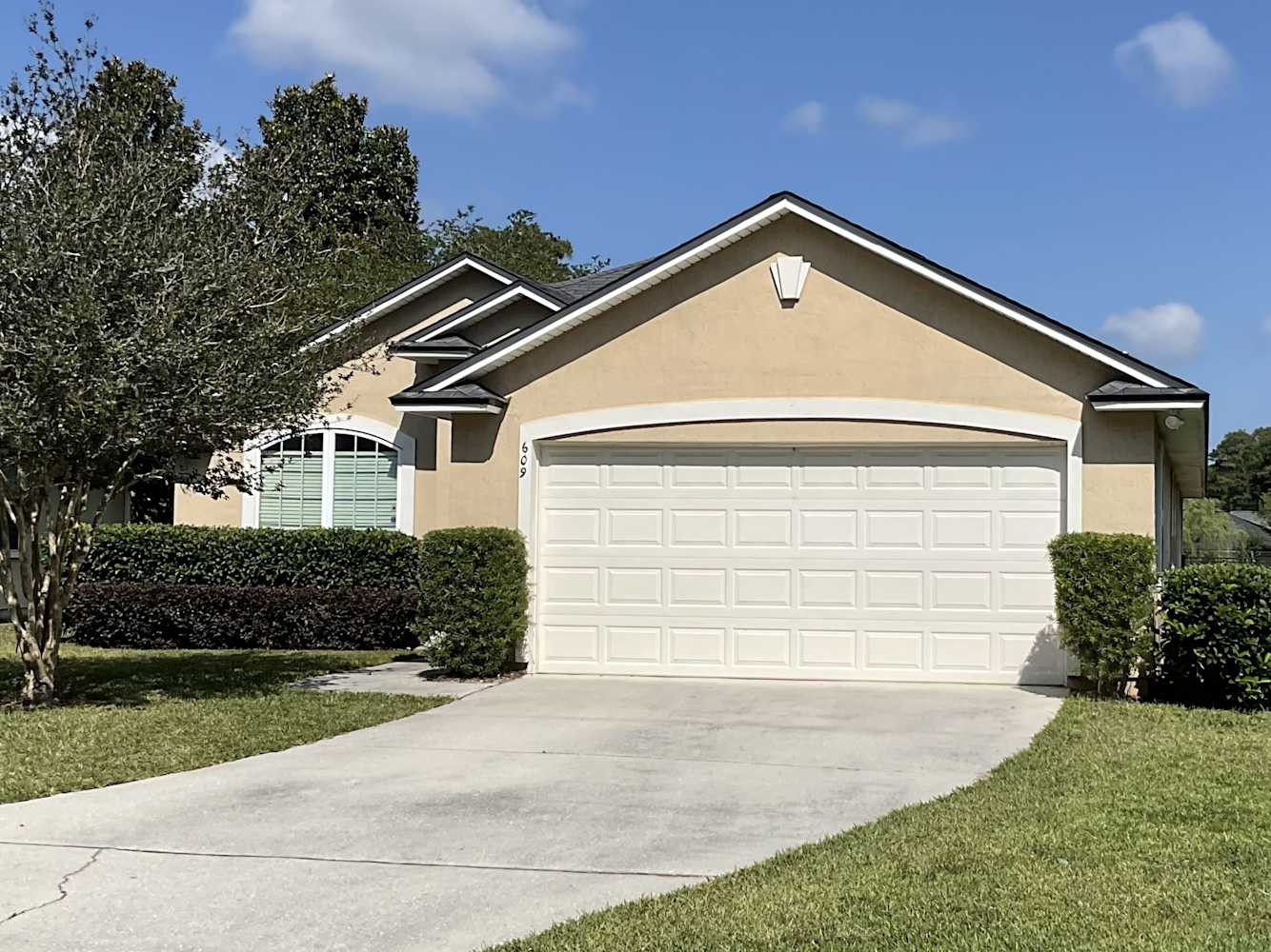3-Bed Home at 611 Racoon Ct, Saint Johns