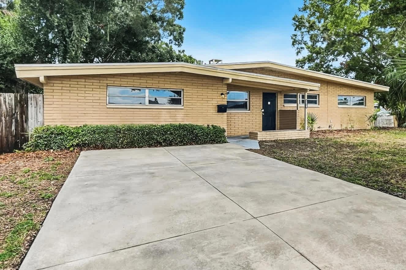 3-Bed House for Rent - 6390 28th St S, Saint Petersburg, FL
