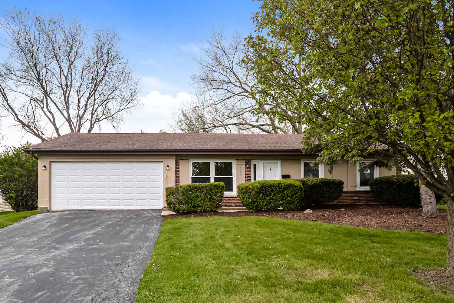 4-Bed Home at 737 Burr Oak Dr, Lake Zurich