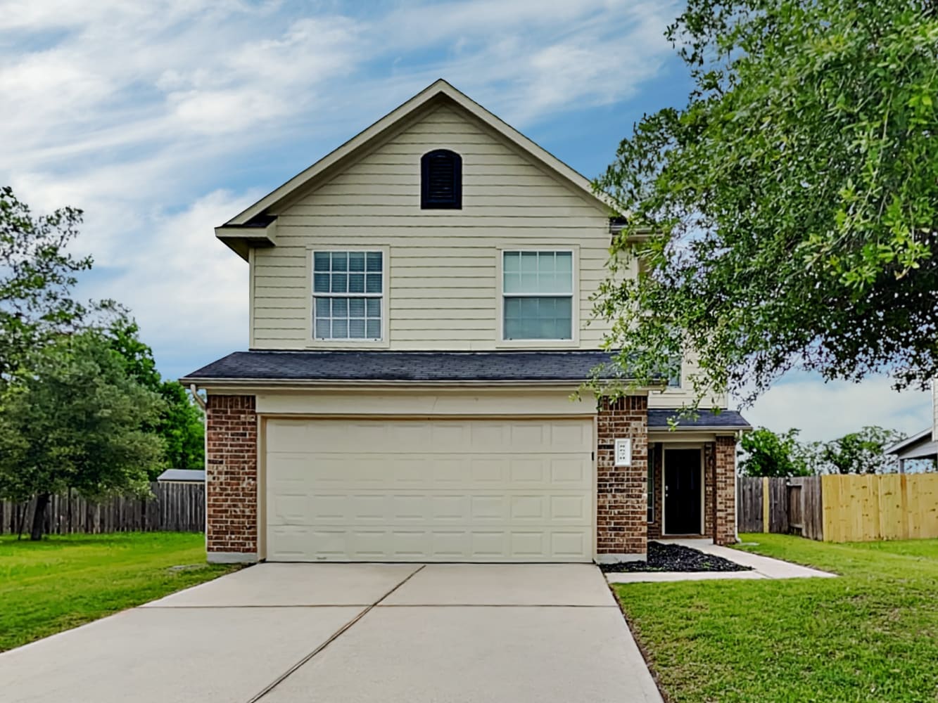 4 Bedroom House – 8670 Chaletford Dr, Houston, TX 77044