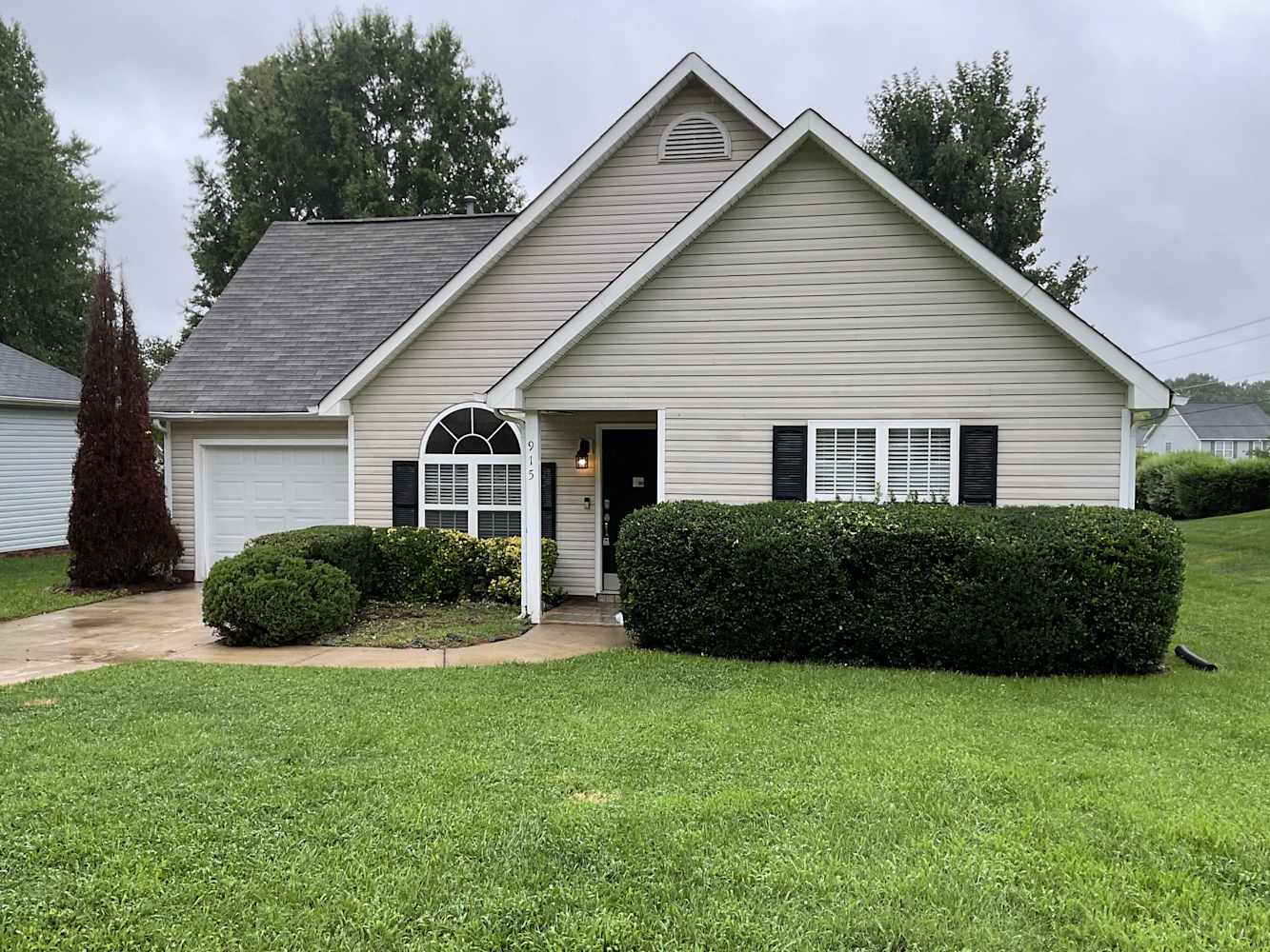 3-Bed House for Rent - 915 Jordans Pond Ln, Charlotte, NC