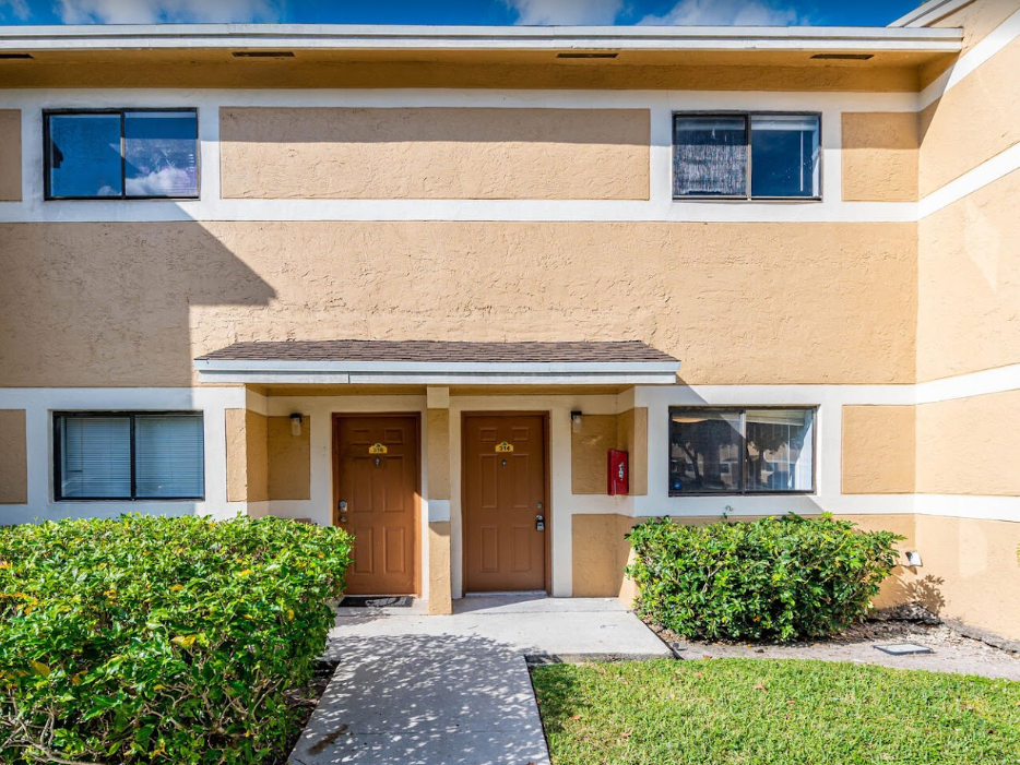 2-Bed House for Rent - 9489 Palm Cir N, Pembroke Pines, FL