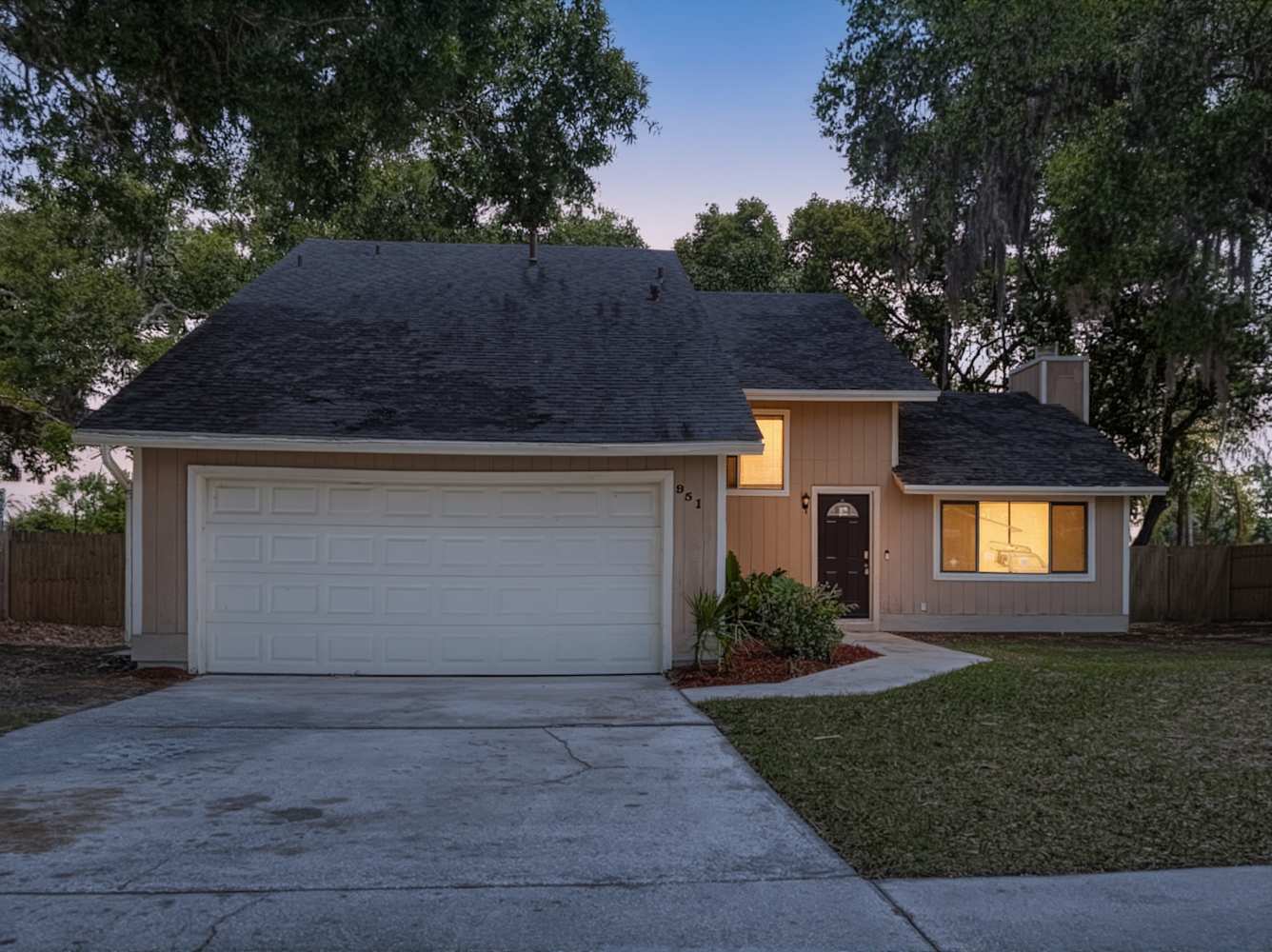 3-Bed Home at 953 Waverly Dr, Longwood